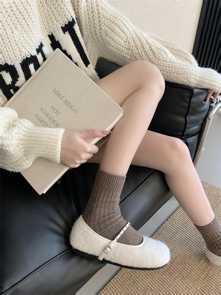 Chanel Style Grandma Shoes Women 2024 Autumn Winter New Velvet Soft Sole Mary Jane Flats Metal Chain Fur Shoes - Image 3
